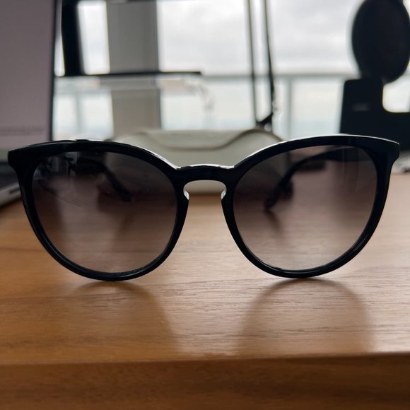 Valentino Sun Glasses - Picture 6 of 7